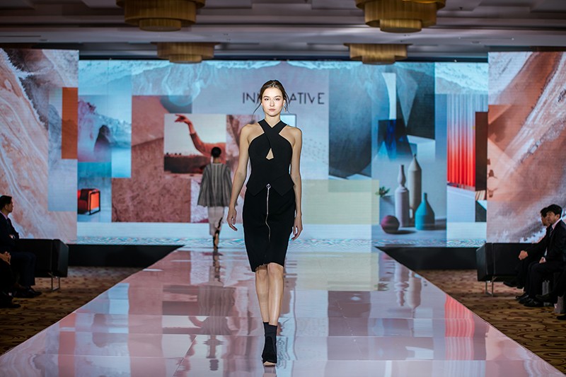 “創(chuàng)意 · 跨越 國家毛衫紗線資源共享平臺啟動儀式”在威海聯(lián)橋集團盛裝啟幕(圖39) “創(chuàng)意 · 跨越 國家毛衫紗線資源共享平臺啟動儀式”在威海聯(lián)橋集團盛裝啟幕(圖39)