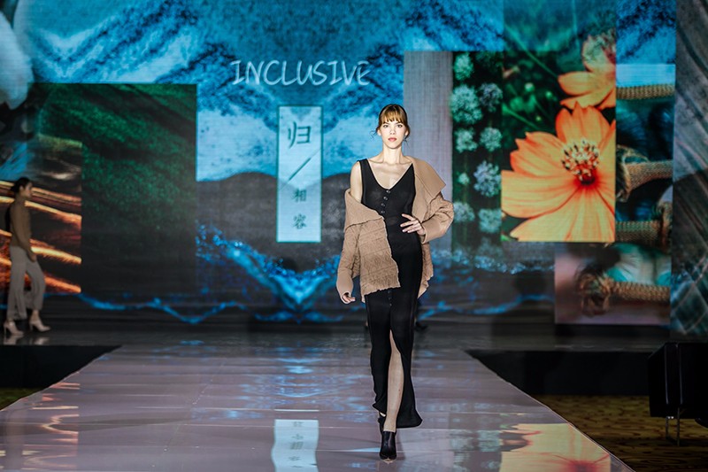 “創(chuàng)意 · 跨越 國家毛衫紗線資源共享平臺啟動儀式”在威海聯(lián)橋集團盛裝啟幕(圖40) “創(chuàng)意 · 跨越 國家毛衫紗線資源共享平臺啟動儀式”在威海聯(lián)橋集團盛裝啟幕(圖40)