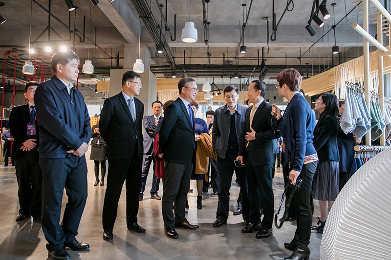 “創(chuàng)意 · 跨越 國家毛衫紗線資源共享平臺啟動儀式”在威海聯(lián)橋集團盛裝啟幕(圖18) “創(chuàng)意 · 跨越 國家毛衫紗線資源共享平臺啟動儀式”在威海聯(lián)橋集團盛裝啟幕(圖18)