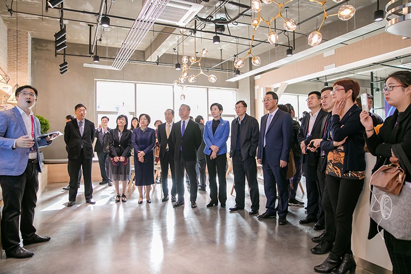 “創(chuàng)意 · 跨越 國家毛衫紗線資源共享平臺啟動儀式”在威海聯(lián)橋集團盛裝啟幕(圖19) “創(chuàng)意 · 跨越 國家毛衫紗線資源共享平臺啟動儀式”在威海聯(lián)橋集團盛裝啟幕(圖19)