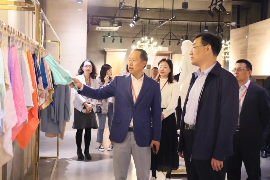 高新區(qū)黨工委委員、紀(jì)工委書記王役兵到聯(lián)橋集團(tuán)調(diào)研