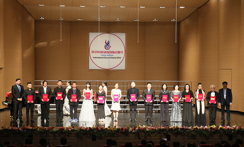 威海聯(lián)橋藍(lán)色暢想合唱團(tuán)在中國(guó)(威海)國(guó)際合唱節(jié)上收獲三項(xiàng)大獎(jiǎng)(圖2) 威海聯(lián)橋藍(lán)色暢想合唱團(tuán)在中國(guó)(威海)國(guó)際合唱節(jié)上收獲三項(xiàng)大獎(jiǎng)(圖2)