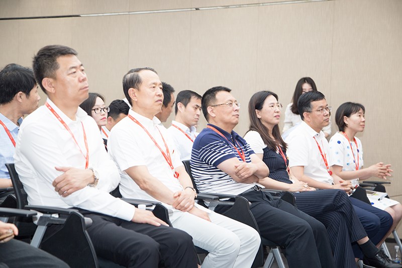 聯橋集團黨委舉辦“光耀先鋒 薪火接力”啟動儀式(圖3) 聯橋集團黨委舉辦“光耀先鋒 薪火接力”啟動儀式(圖3)