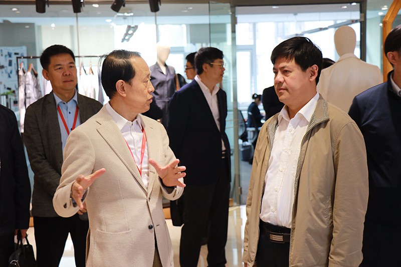 威海市副市長(zhǎng)張偉一行來聯(lián)橋集團(tuán)調(diào)研(圖3) 威海市副市長(zhǎng)張偉一行來聯(lián)橋集團(tuán)調(diào)研(圖3)