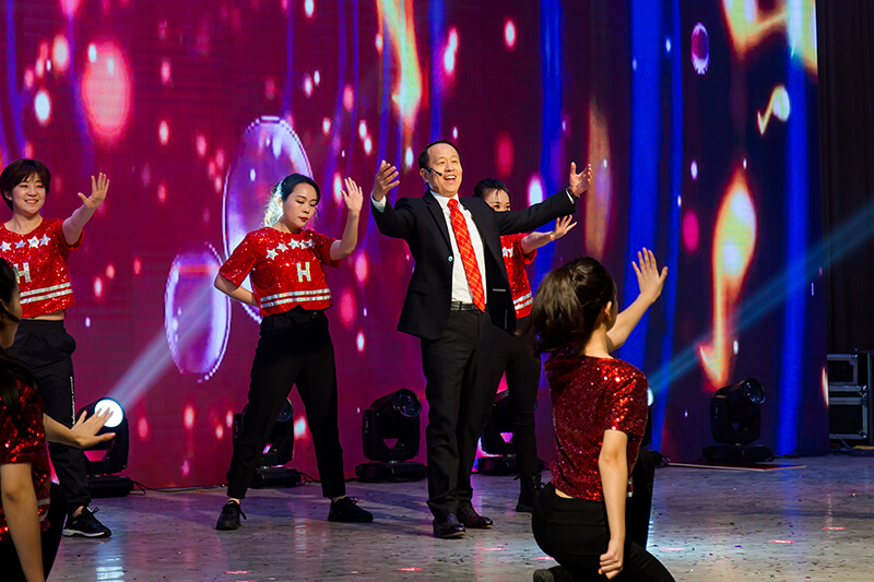 歡欣鼓舞迎新春,滿懷豪情攀高峰 | 聯(lián)橋集團(tuán)2020迎新春聯(lián)歡晚會(huì)激情開演(圖44) 1-20011Q63IY40.jpg