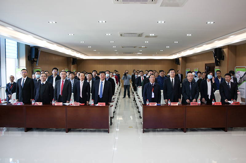 聯(lián)橋集團(tuán)黨委書記、董事長(zhǎng)慕镕鍵當(dāng)選為吉林大學(xué)威海校友會(huì)首任會(huì)長(zhǎng)(圖1)